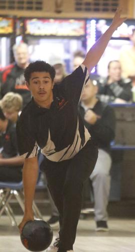 122124-lex-sports-bowling-lex-p1