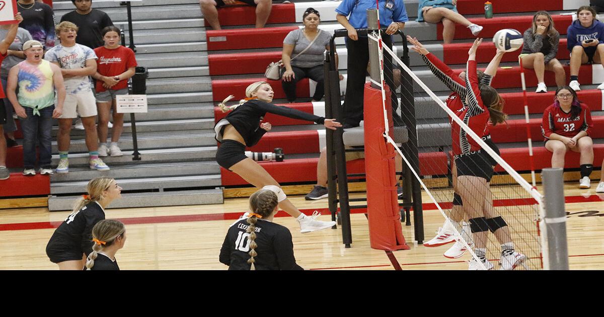 Cozad volleyball hosts rivalry game against Lexington