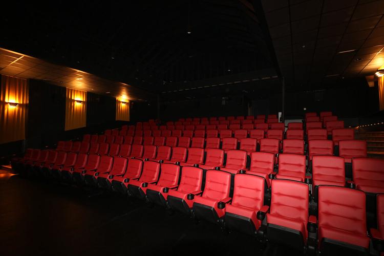 Fox Theater holds ribbon cutting ceremony with the Cozad Chamber of Commerce, Lt. Governor