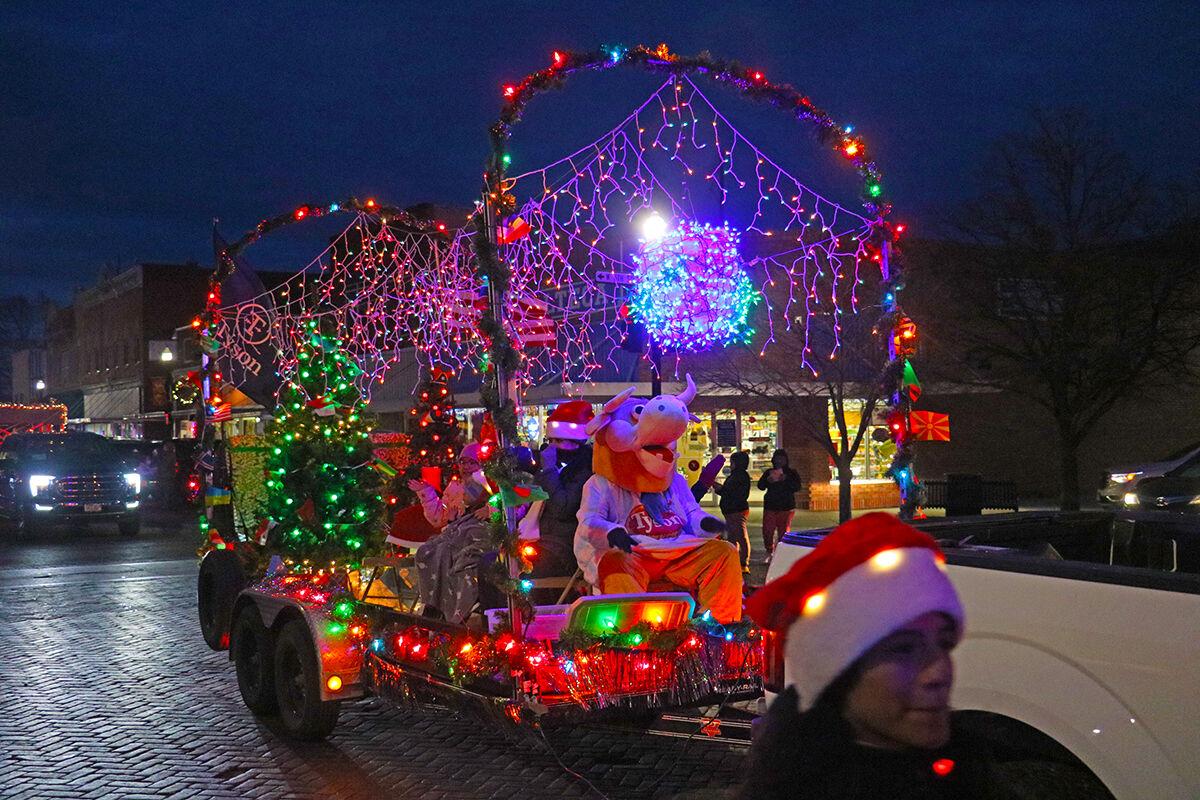 Lexington Christmas Parade 2022 Lexington Community Kicks Off The Holiday Season With Lighted Christmas  Parade | Latest Headlines | Lexch.com