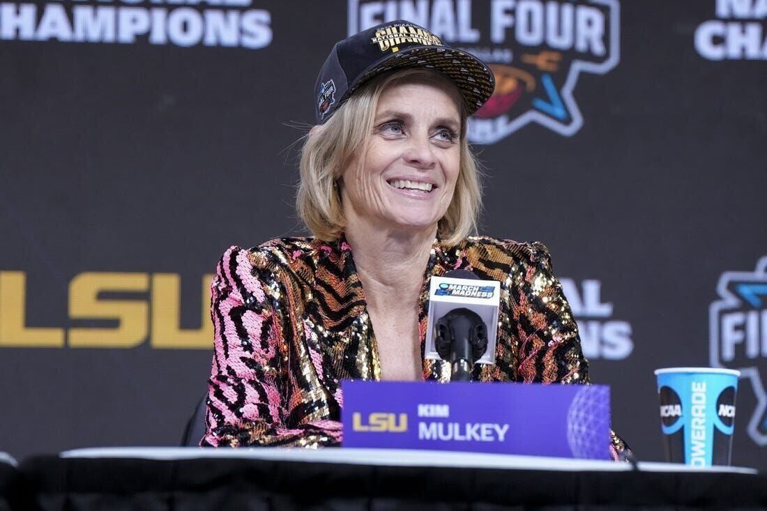 Kim Mulkey on NCAA tourney outfits: 'I do not go pick these things out