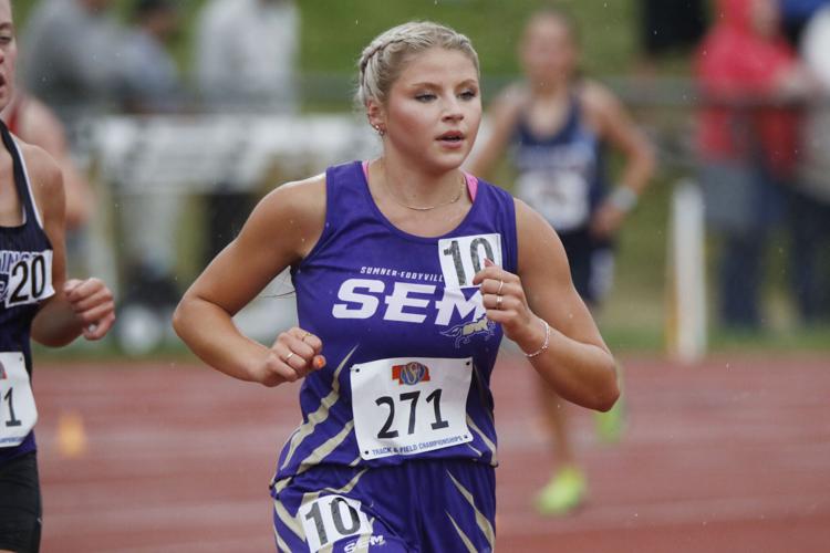Rilyn Schledewitz Class D 3200-meter run