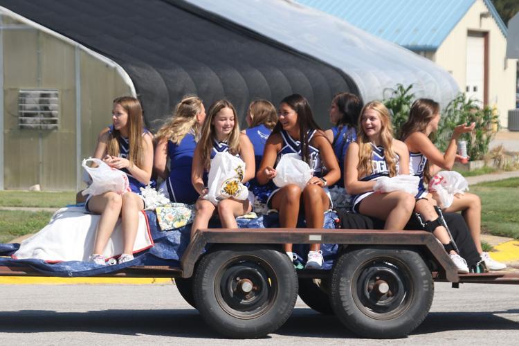 Overton cheerleaders