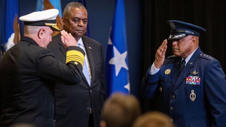 121022-owh-new-stratcomchange-pic-cm04