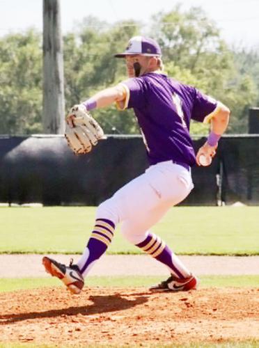 Jaxon Earll pitching