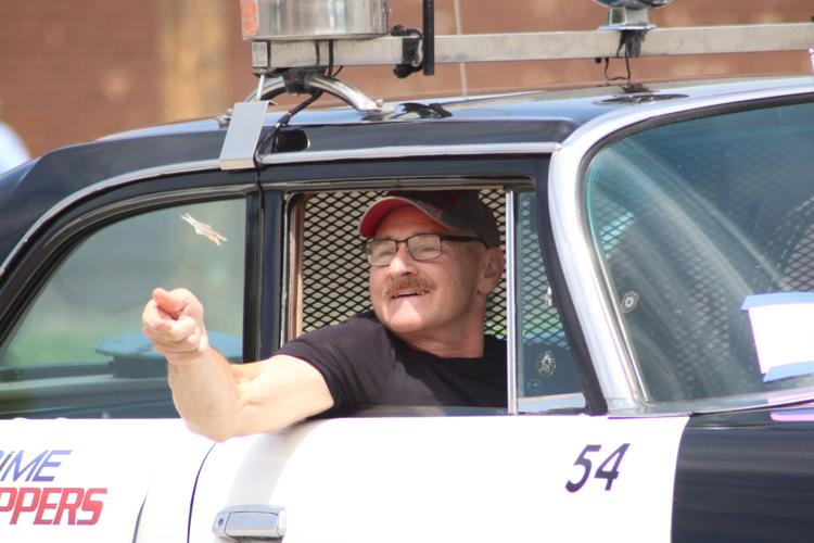 070123-lex-news-bertrand-parade63.JPG