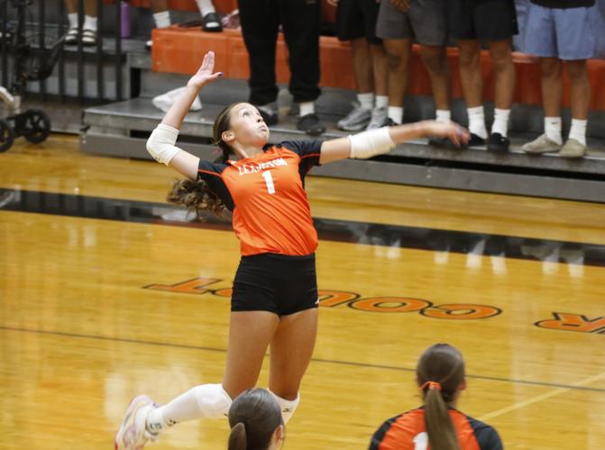Sydney Reutlinger-Maravilla back row attack