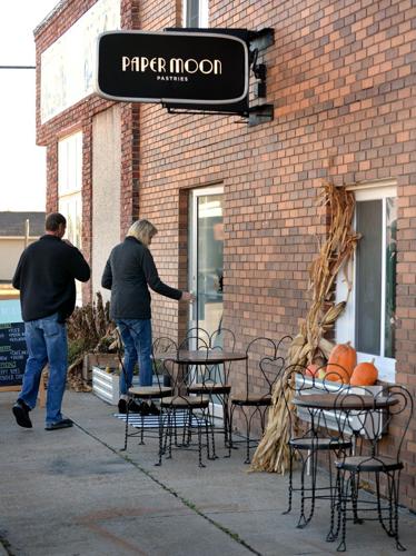 Paper Moon /COPYRIGHT RESTRICTED