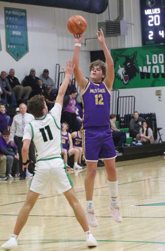 S-E-M pulls away to win over Loomis