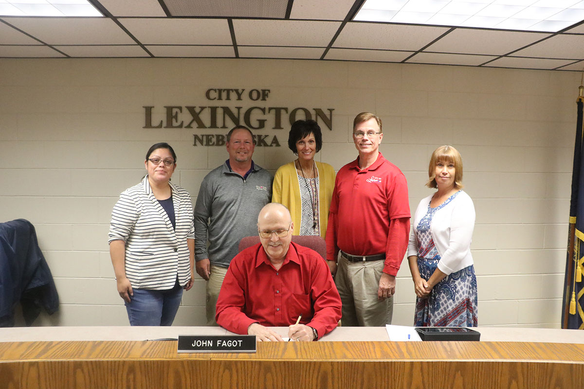 City recognizes five who go “Extra Mile”