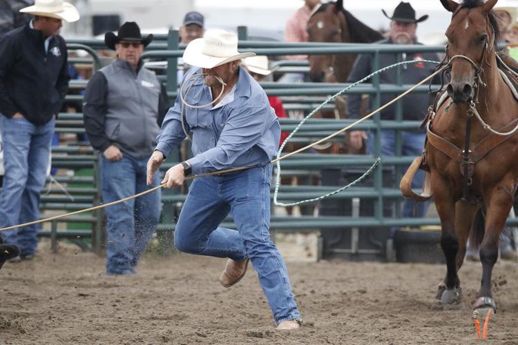 Cody Rieker tie-down roping