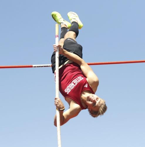 Jax Rickertsen pole vault