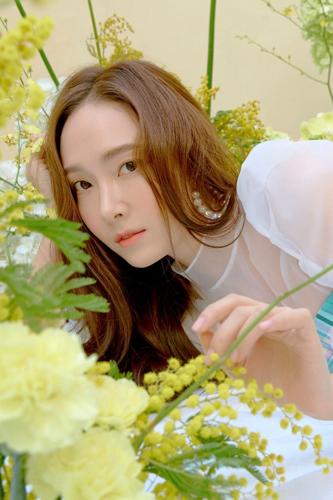 celebrity-travel-jung-20200929