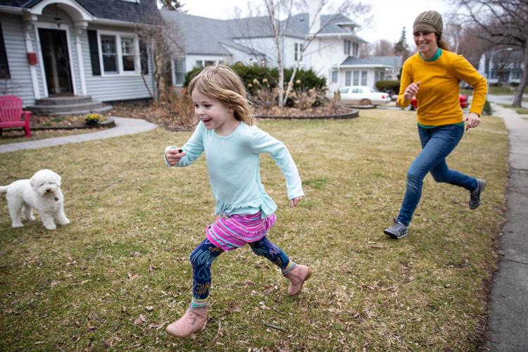 20200322_liv_familydistance_ar01