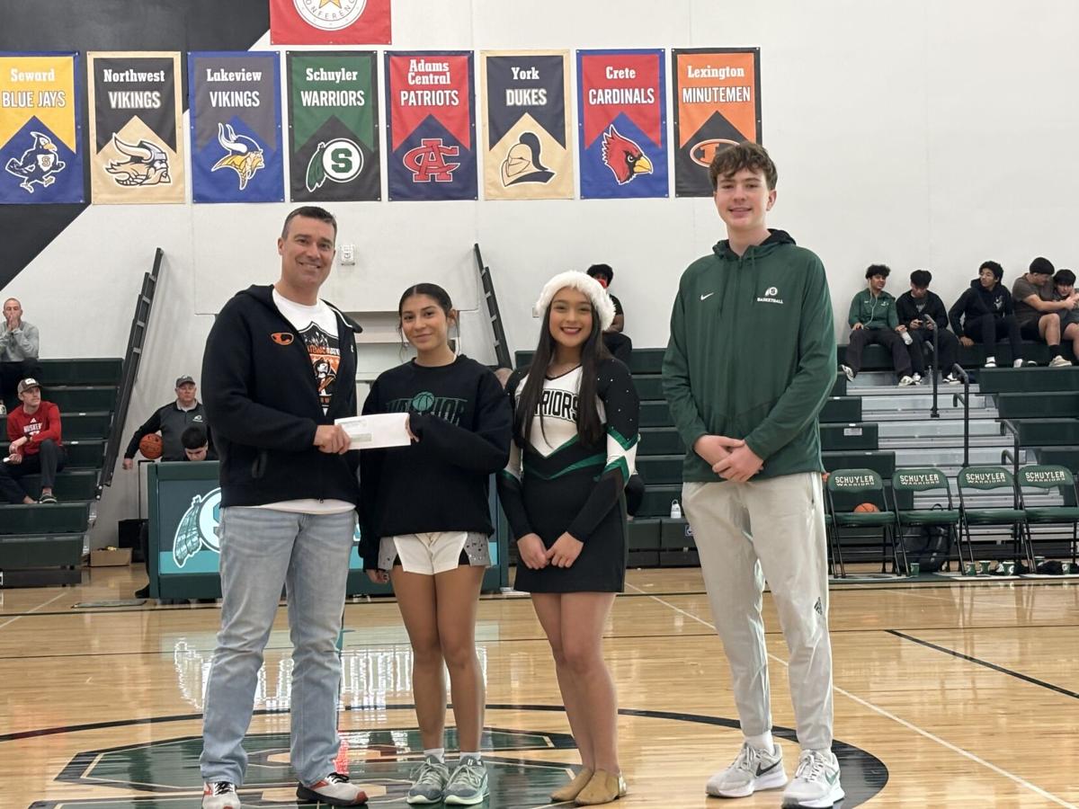 Schuyler Student Council presents donation to Lexington Community Foundation