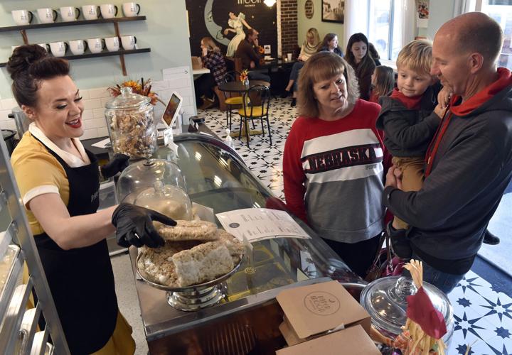 Paper Moon /COPYRIGHT RESTRICTED