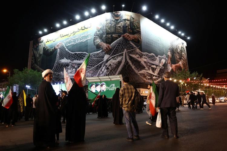 A billboard with a graphic design about the Strait of Hormuz on a building in Tehran