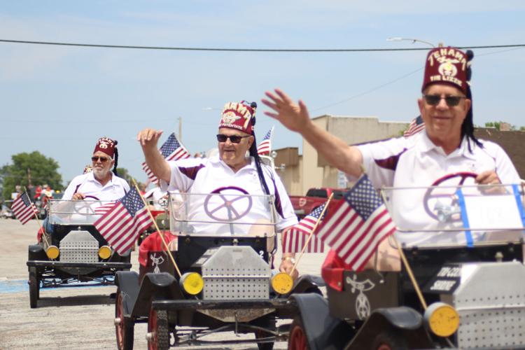 070123-lex-news-bertrand-parade36.JPG