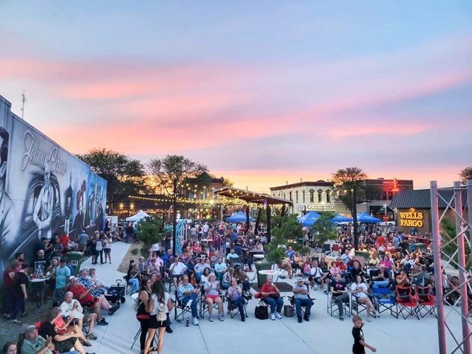 Norfolk concert at downtown plaza