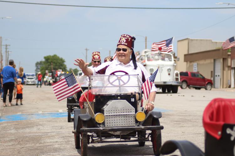 070123-lex-news-bertrand-parade37.JPG