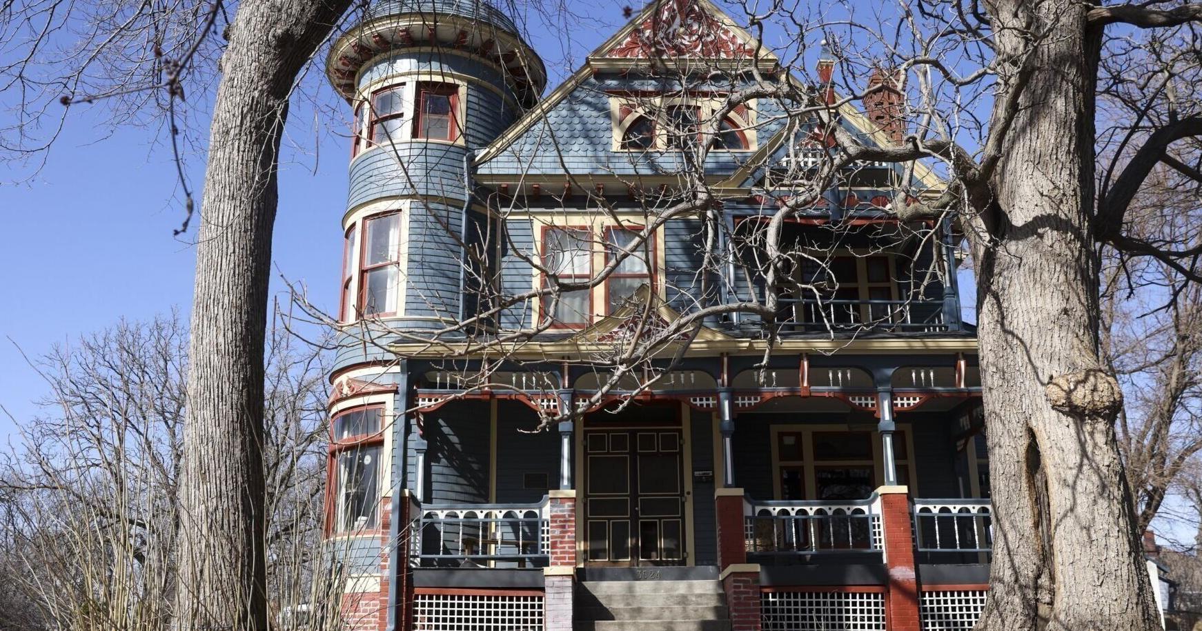 Couple bid goodbye to their home, an Omaha landmark - Vimarsana News