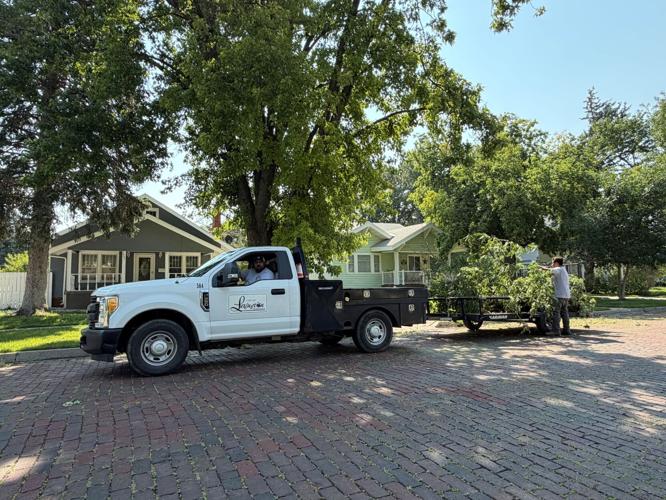 City crews start storm damage clean up