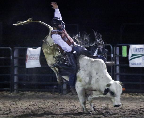 Talon Kanngiesser bull riding