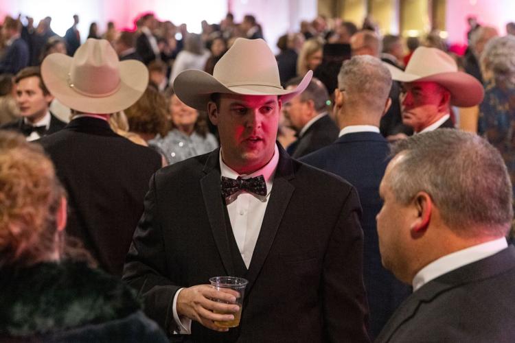 010823-owh-new-pillenball-ar08