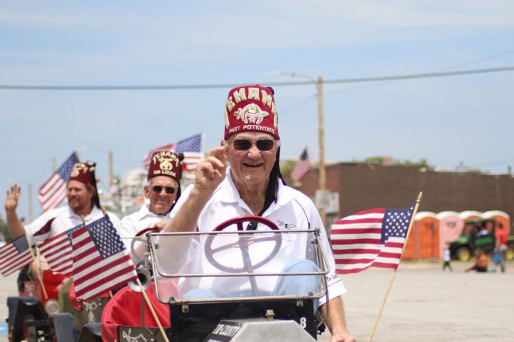 070123-lex-news-bertrand-parade38.JPG
