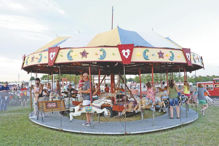 Gosper County Fair features carnival operated by local volunteers