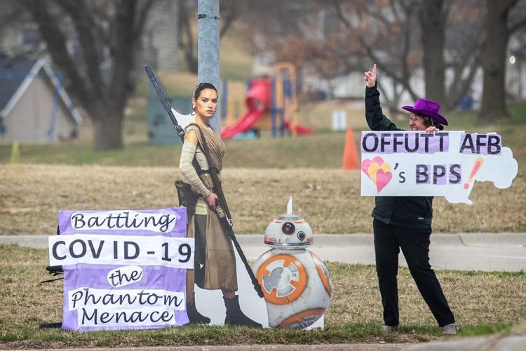 20200328_new_teacherwaive_pic_cm001