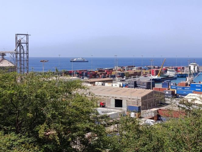 Cruise ship MV Hondius with suspected hantavirus cases off Cape Verde port