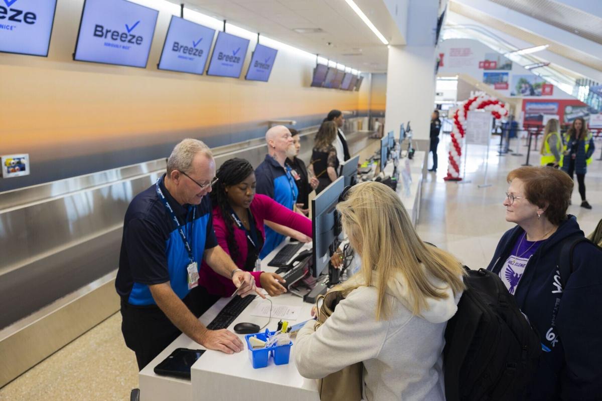 Inaugural Breeze Airways Flight, 12.10 (copy)