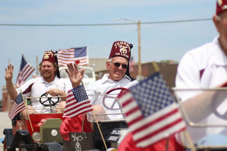 070123-lex-news-bertrand-parade39.JPG