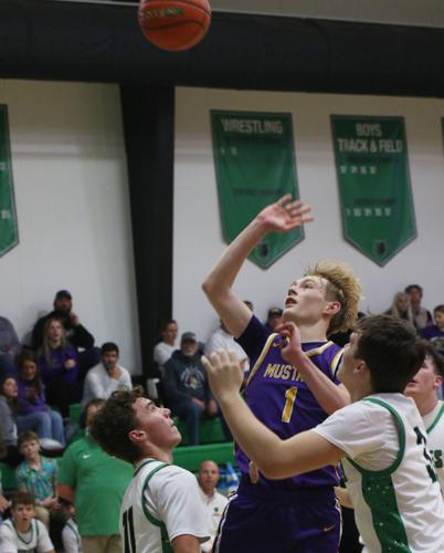 S-E-M pulls away to win over Loomis
