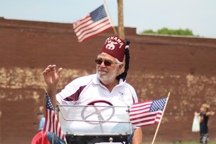 070123-lex-news-bertrand-parade41.JPG