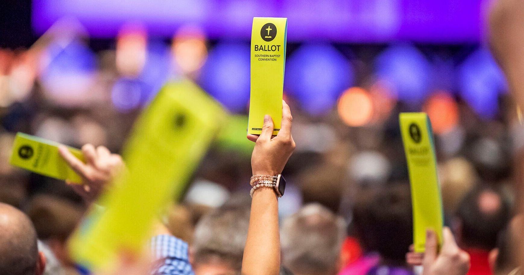 Southern Baptists refuse to take back megachurch because it has women pastors - Vimarsana News