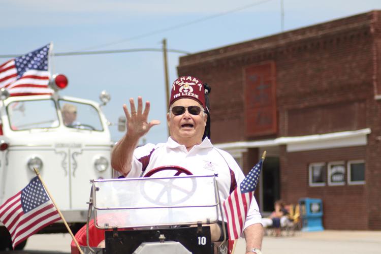 070123-lex-news-bertrand-parade42.JPG