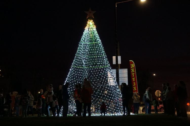 121024-lex-new-christmas-tree-p2.JPG