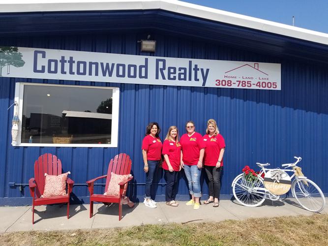 Cottonwood Realty hosts sneak peak of their new branch office at Johnson Lake