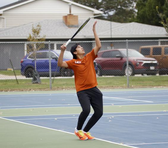 Izac Salinas serve