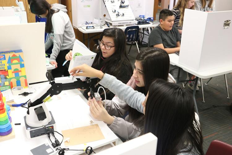 Makerspace STEM labs promote collaboration and cooperation among Lexington students