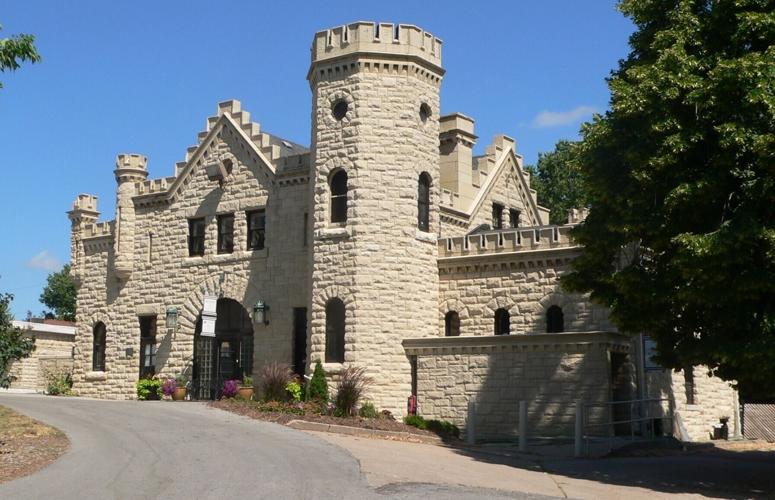 Joslyn_Castle_carriage_house_from_SE_1.jpg