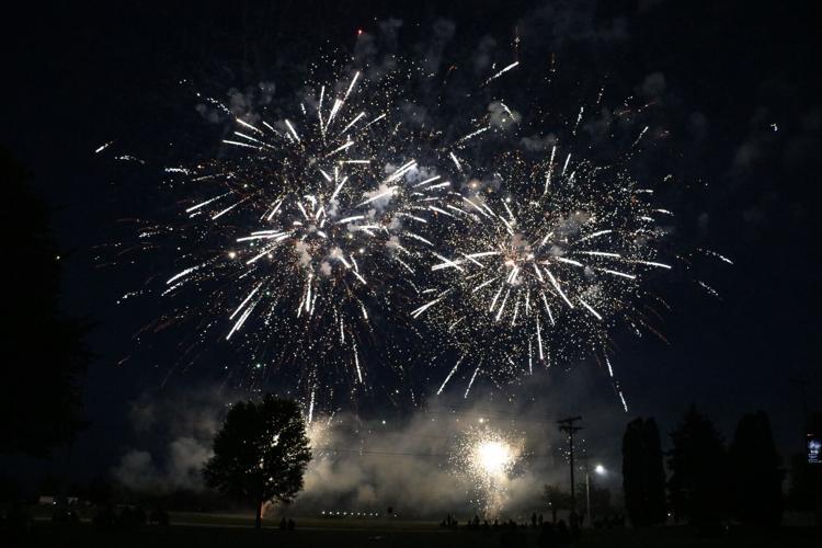 070224-lex-new-lex-150-fireworks-p2