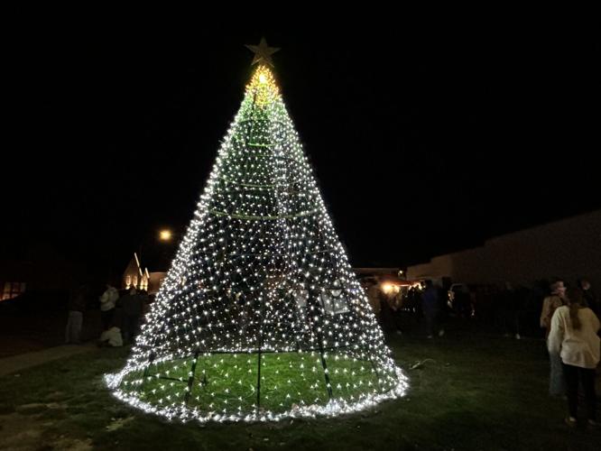 121024-lex-new-christmas-tree-p1.jpg