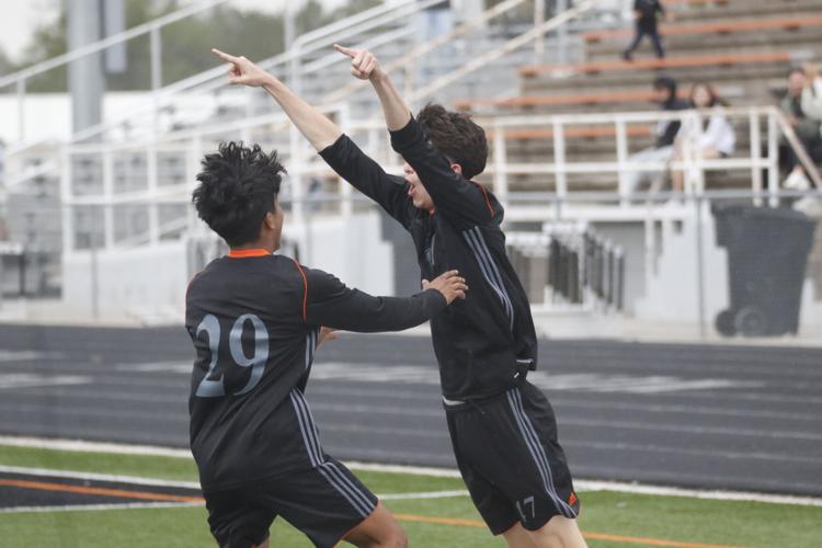 Alexander Barraza-Saenz celebrates goal