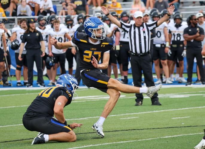 Lopers Fall to Wayne as Time Expires, 21-20