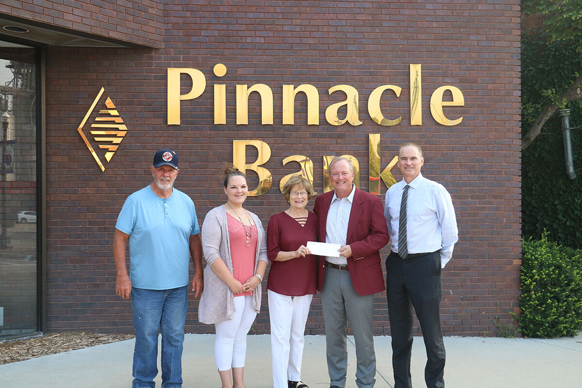 Pinnacle Bank donates $30,000 to Lexington Veterans Pavilion project
