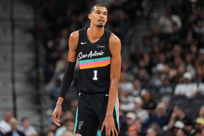 BASKETBALL-NBA-SAS-DAL/