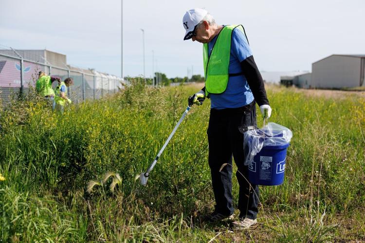 052326-bluebuckettrash-nf-01